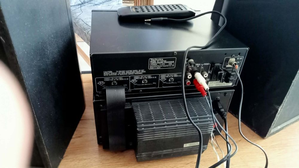 Wieża Technics z głośnikami