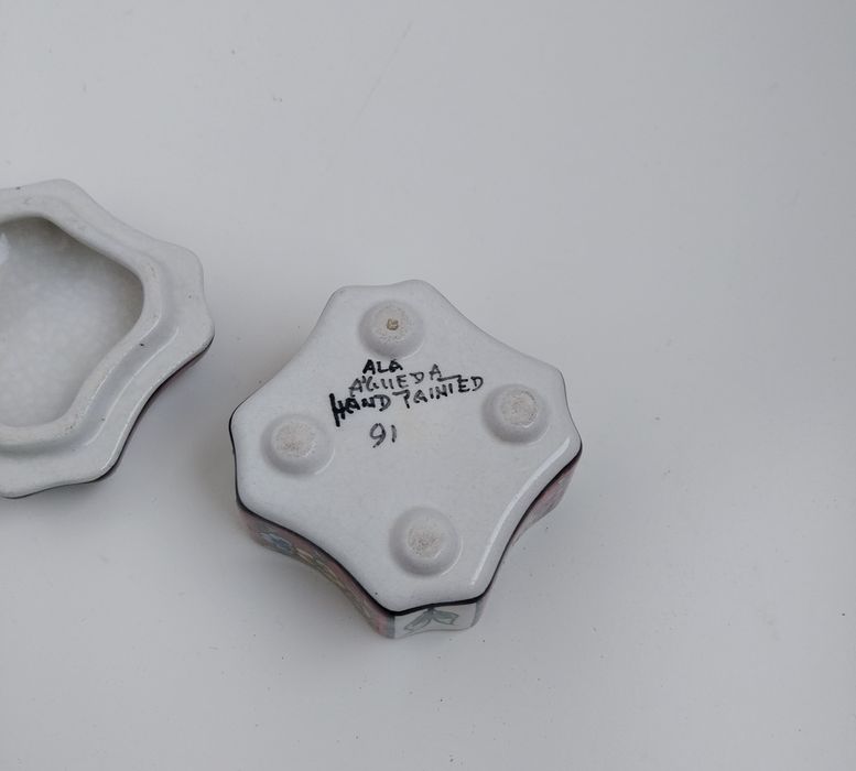 Linda caixinha pintada à mão