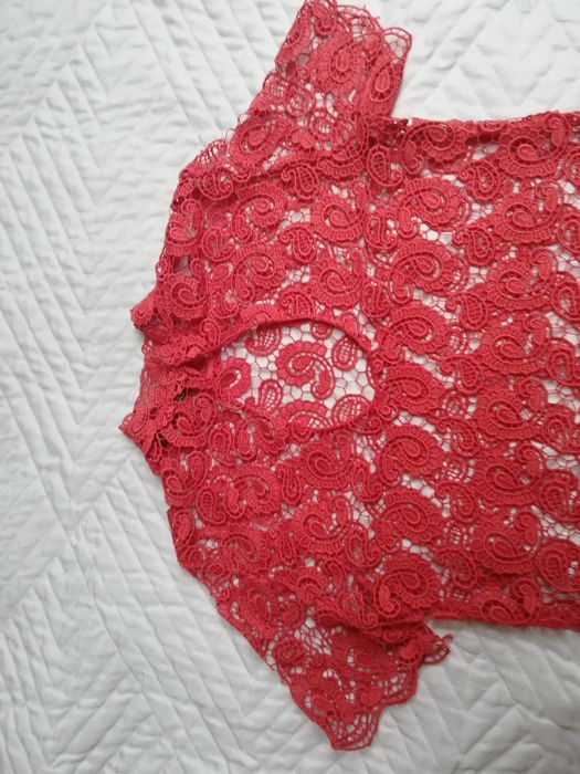 Sukienka narzutka koronkowa firmy Zara rozmiar XS