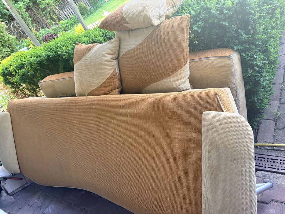 Sofa rozkladana  w dobrym stanie