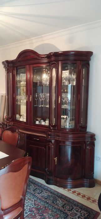 Bar e móvel de sala de jantar