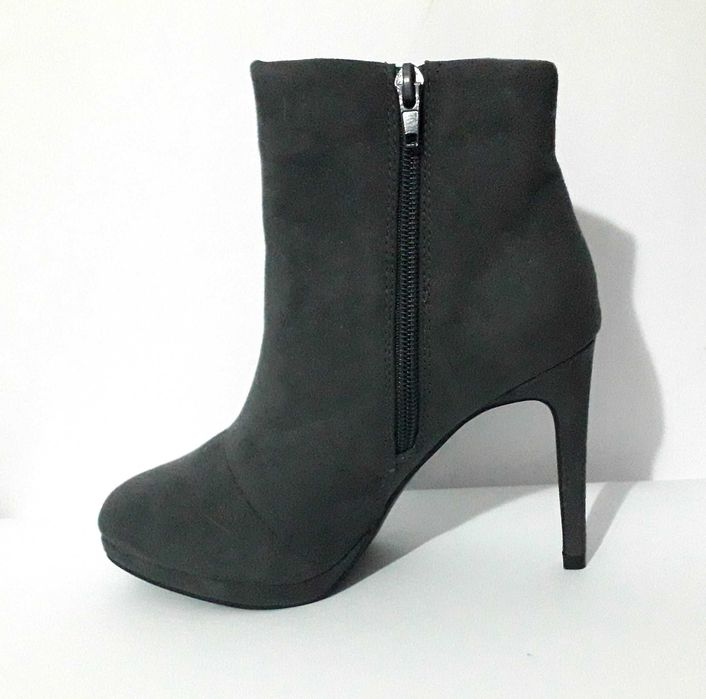 Botas / Botins cinzentos de salto alto Primark Tam 36 Novos