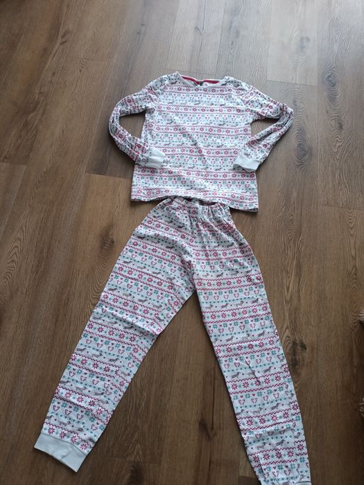 Piżama 146/152  niezniszczona