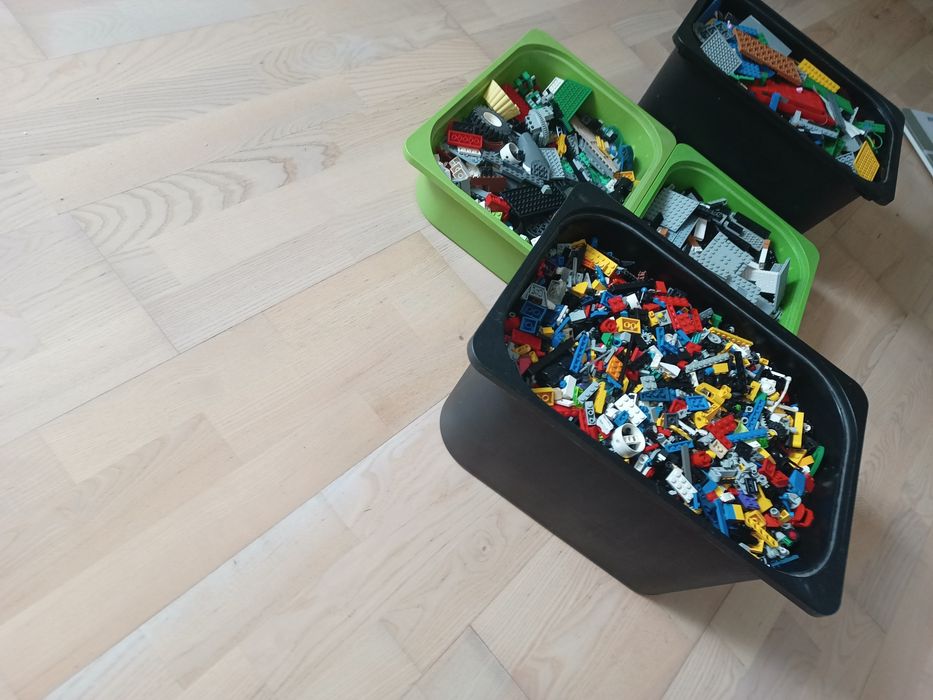 Klocki LEGO w bardzo dobrym stanie i siłowniki pneumatyczne LEGO