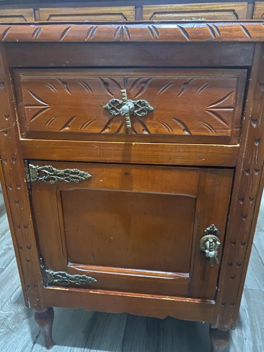 Mesinha de cabeceira usada (em bom estado)