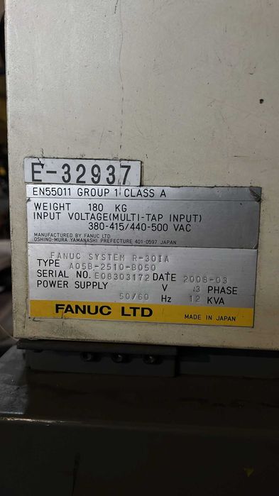 Robot przemysłowy FANUC R-2000iB 100P, R-2000iB 165F plus szafy