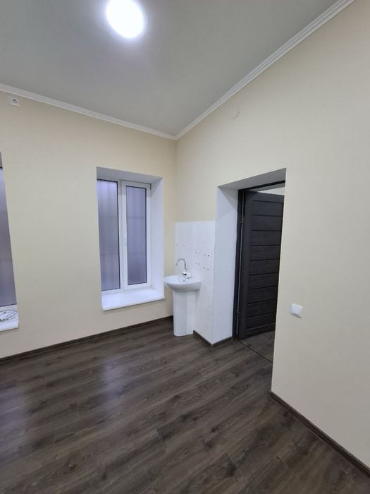 Продам коммерческое помещение. 135 м.кв. Центр Чкалова. Два входа