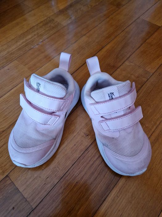 Sapatilha Nike rosa tamanho 22