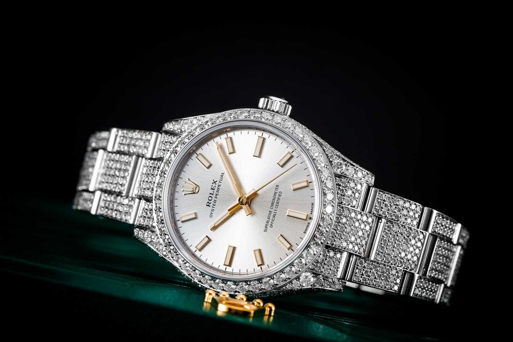 Zegarek Rolex Oyster Perpetual 31 z diamentami full iced, srebrna tarcza
