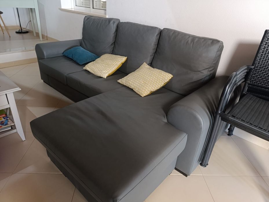 Sofá em pele sintética