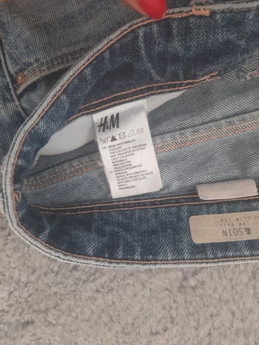 H&M  spodnie jeansowe rozdarcia niebieskie