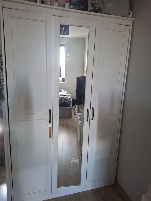 Biała szafa używana ikea