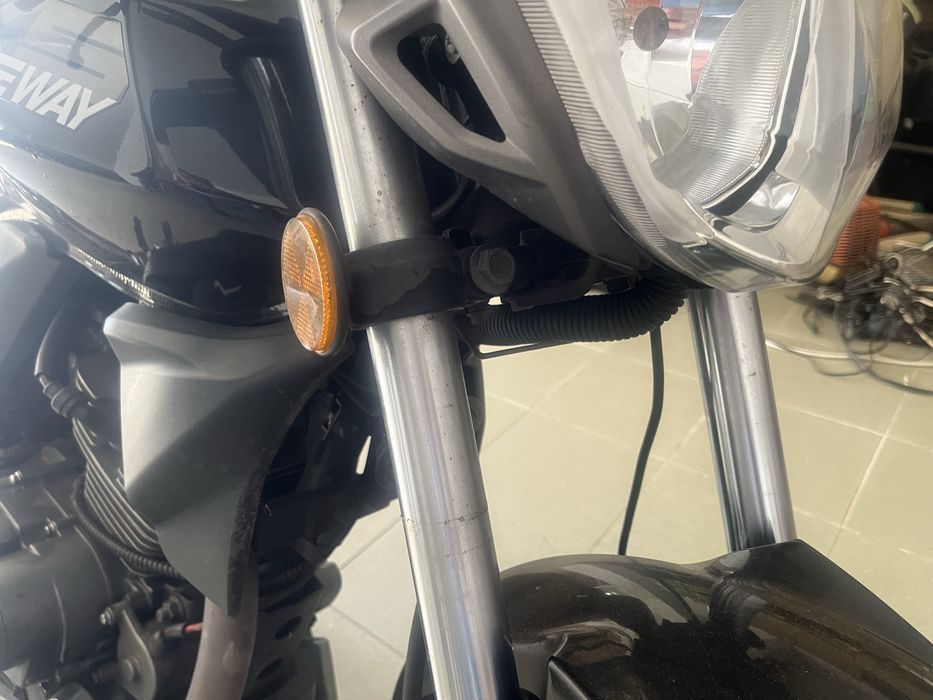Vendo moto 125 keeway em muito bom estado , pneus novos