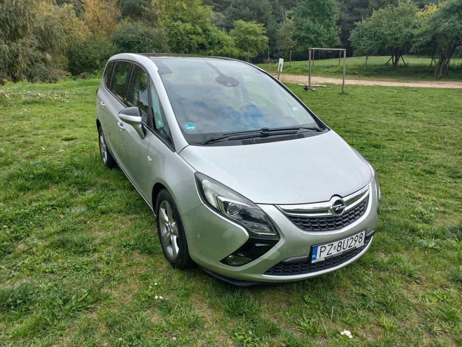 Zafira C 1.6 turbo LPG , bogate wyposażenie.