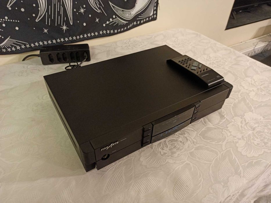 Odtwarzacz CD Grundig FineArts CD1 z pilotem