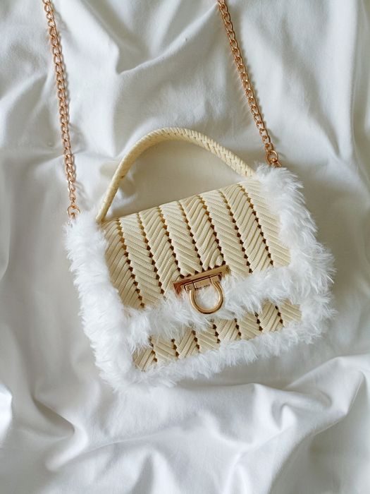 Torebka pleciona na kanwie handmade