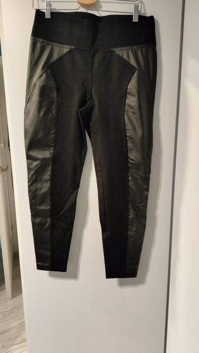 Leginsy z wstawkami z ekoskóry