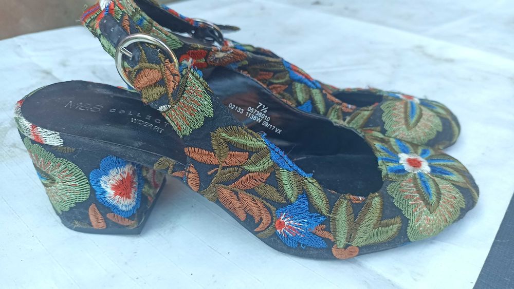 Фирменные Туфли босоножки  "M&S " 41 размер