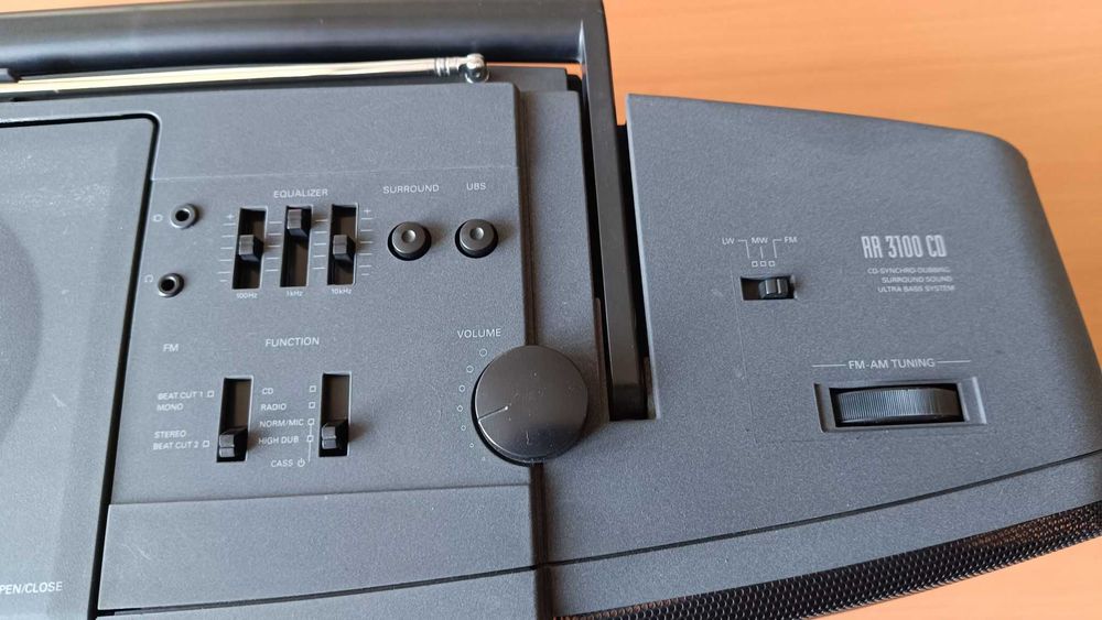 Rádio Grundig RR3100 CD e cassetes, aparelhagem portátil