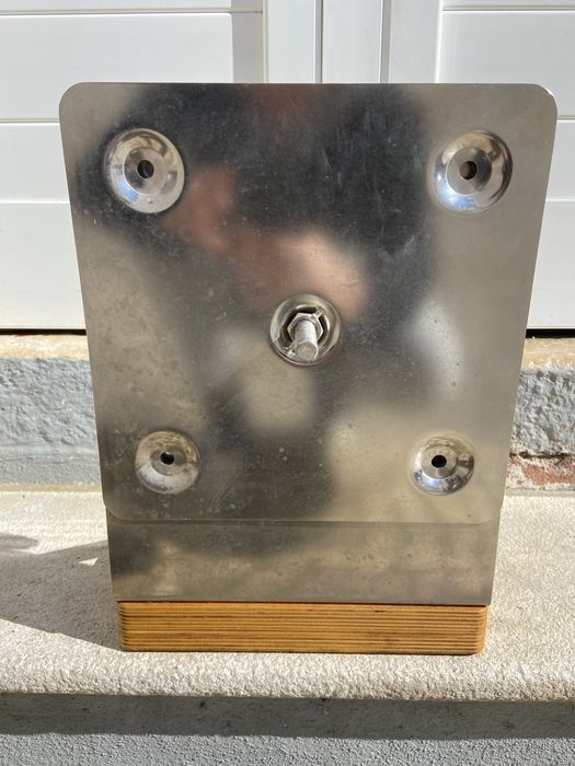 Suporte para motor auxiliar barco