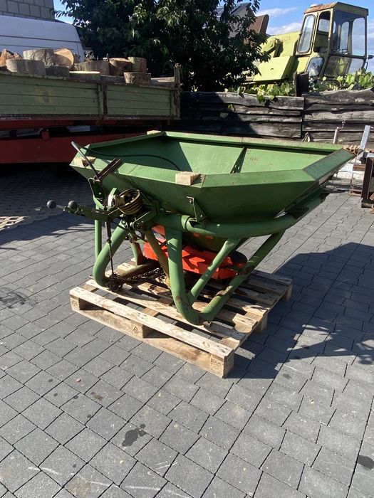 Rozsiewacz do nawozów Amazone Zaf-603 600 litrów z Niemiec