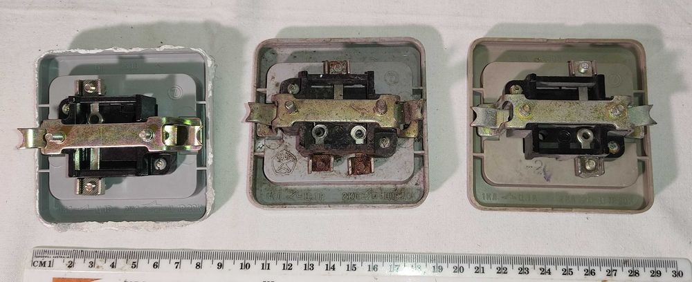 продам три выключателя