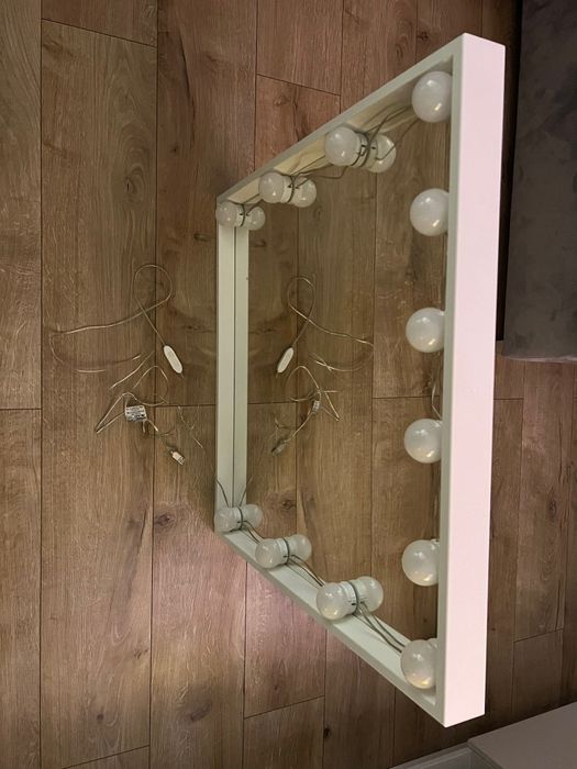 Lustro NISSEDAL używane. 
Lustro, biały, 65x65 cm