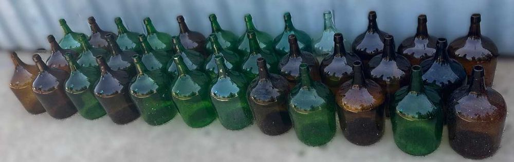 Garrafões antigos de 5 Litros, castanhos e verdes