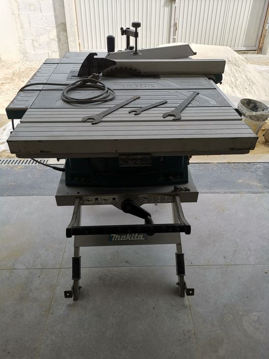 Serra de mesa Makita MLT 100