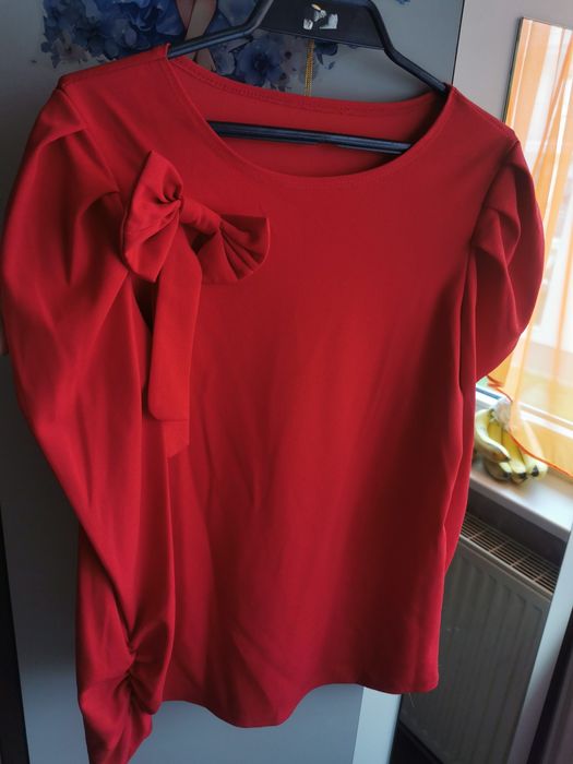 Made in Italy – elegancka czerwona bluzka z efektowną kokardą <3