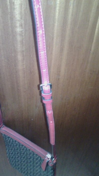 Mini Carteira / mala de Tiracolo Guess vermelha e preta