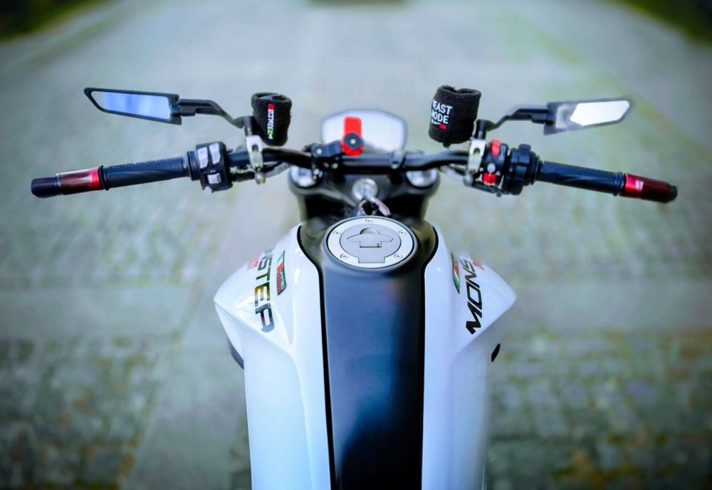Ducati Monster 2025 4.000kms c garantia troco por furgão