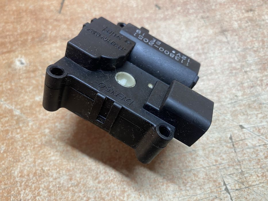 Toyota Avensis T25, Corolla. Mitsubishi. Сервопривід пічки, заслонки.