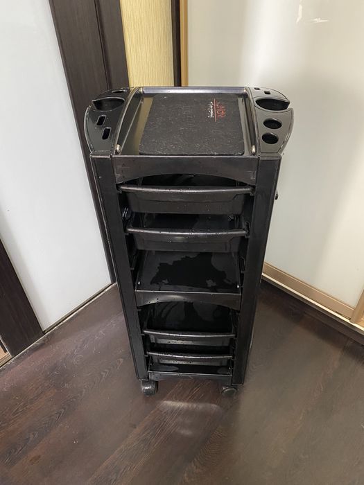 Парихмахерский стол, тележка, кресло парихмахера