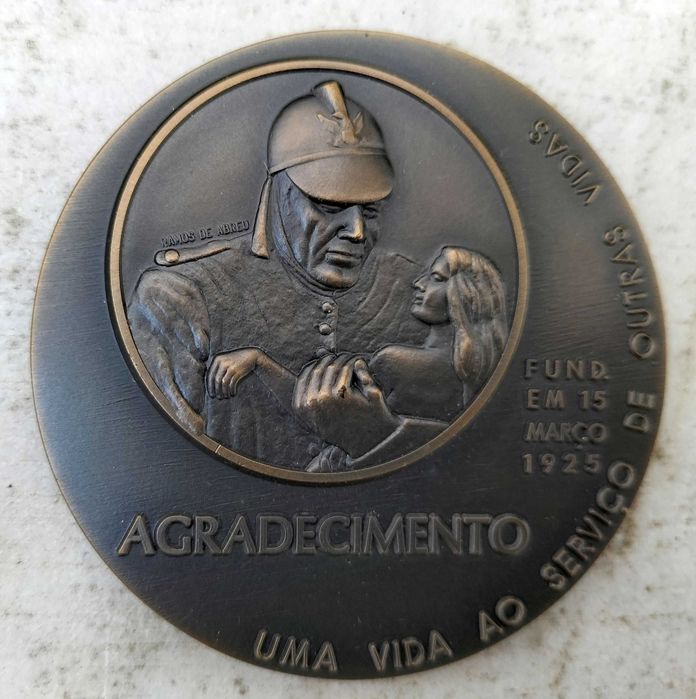 Medalhas alusivas a Associações de Bombeiros.