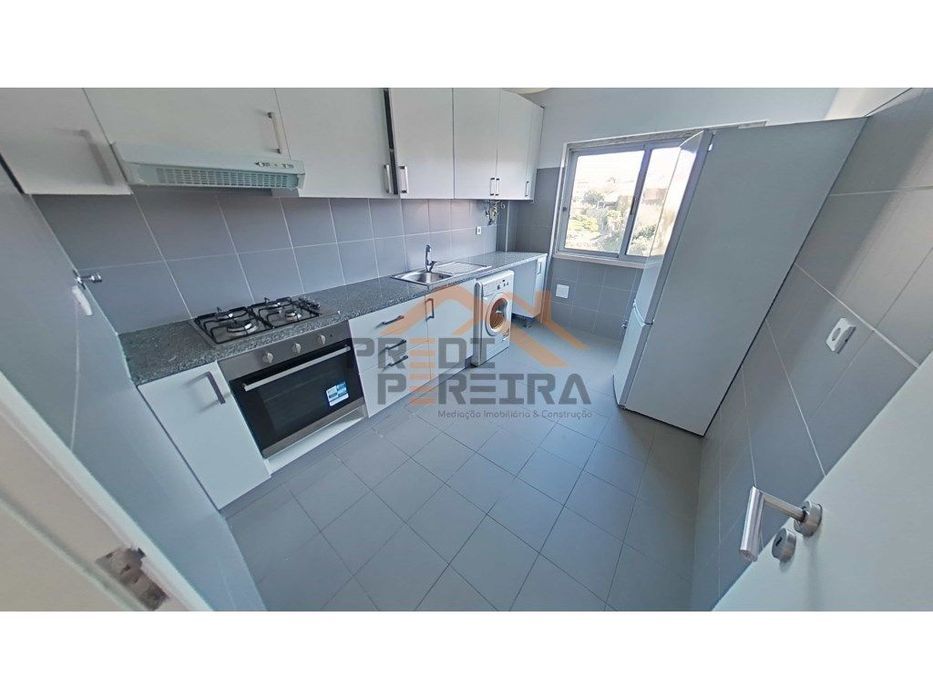 Reservado!
T3, remodelado ,com varanda, vista desafogada e excelen...
