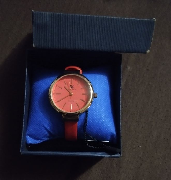 Nowy damski zegarek.