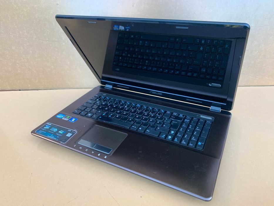 Laptop 17,3" Asus A73S Windows 7