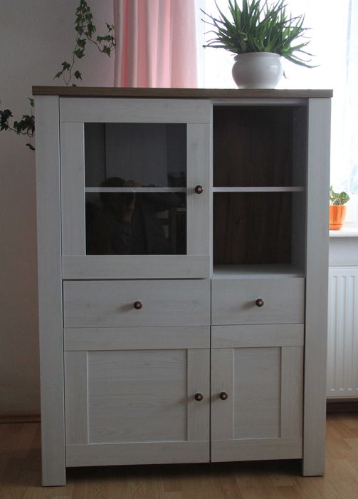 Witryna, komoda i stolik