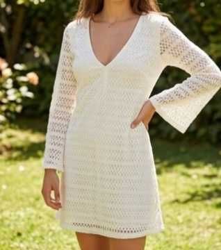Vestido Curto de Renda Stradivarius Tam M