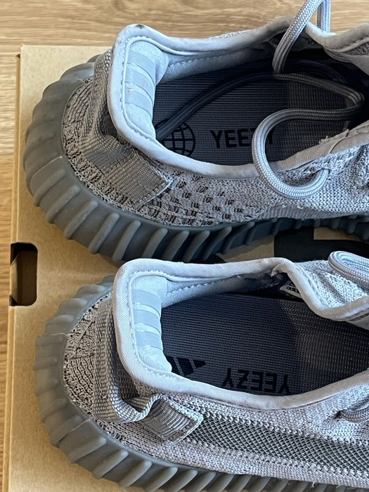 Yeezy 350 v2 stregry / tamanho 38 / novo