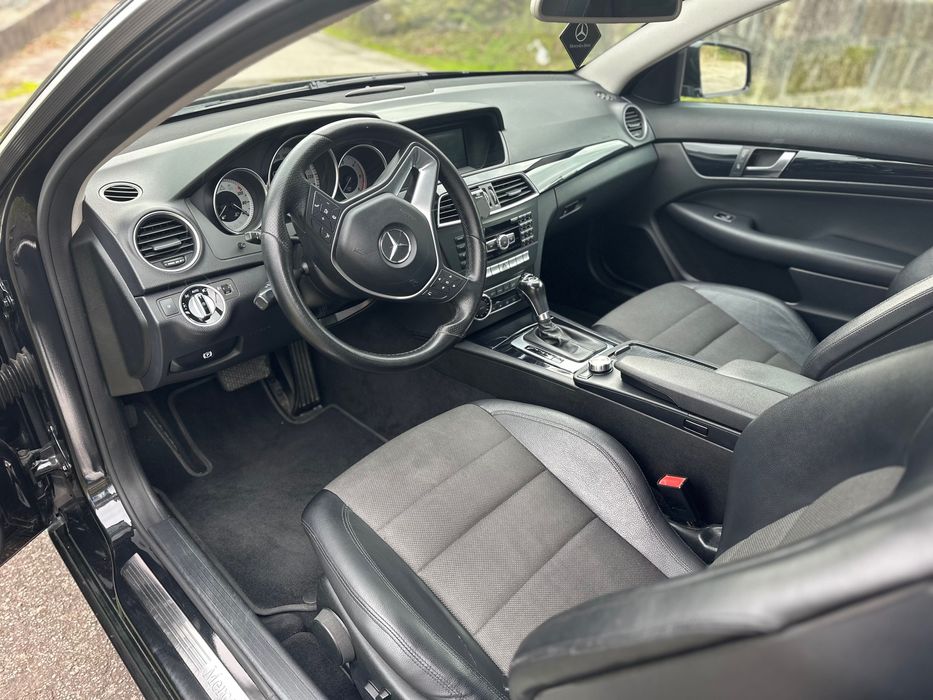 Mercedes c220 coupé - Financiamento até 120 meses