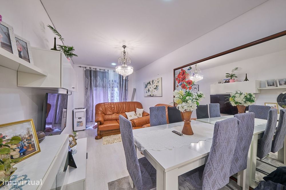 Apartamento T3 com varanda na Sobreda — Charneca De Caparica E Sobreda, Setúbal