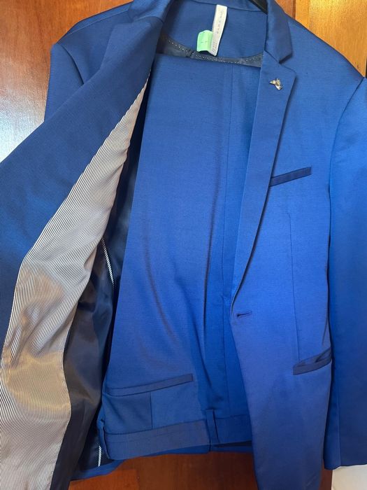 Vendo fato Azul e Camisa Branca