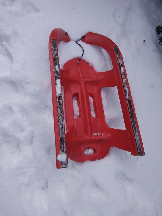 Sanki  Arrow  , Prosperplast . Plastikowe - Tworzywo sztuczne