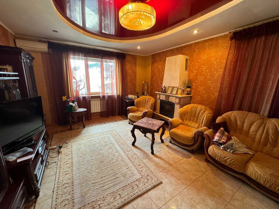 ‼️Центр‼️Цегляний будинок, 255 м², 15 соток, баня та басейн