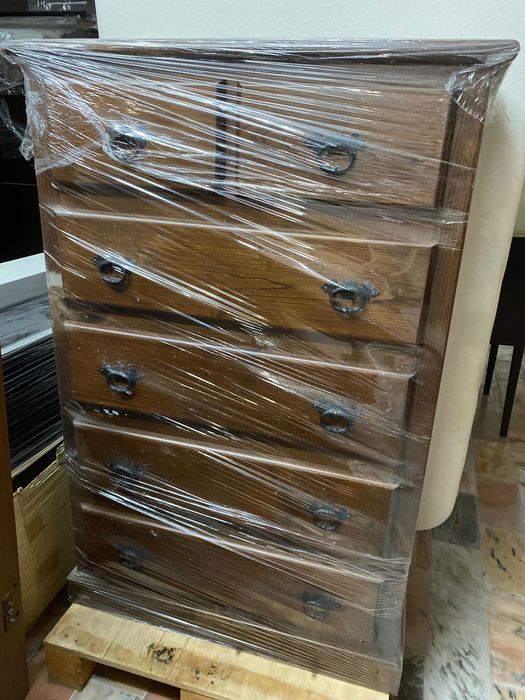 Diversos camiseiros altos