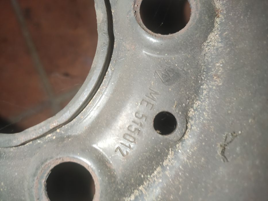 Vendo 2 Jantes 15 Mercedes com Tampões