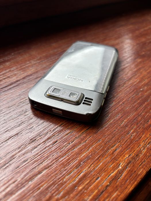 Nokia E72 + pudełko, ładowarka, uchwyt i akcesoria