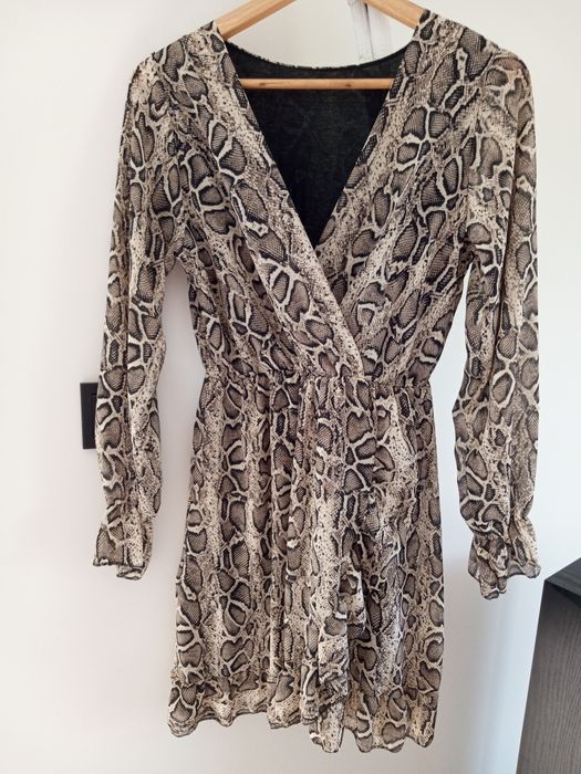 Sukienka wężowy motyw